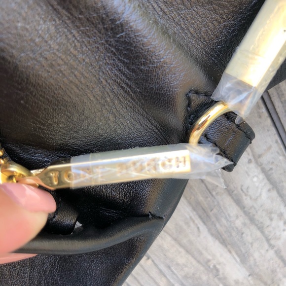 🌟HP🌟Tory Burch Reva Clutch Black/Gold NWT - Picture 10 of 12